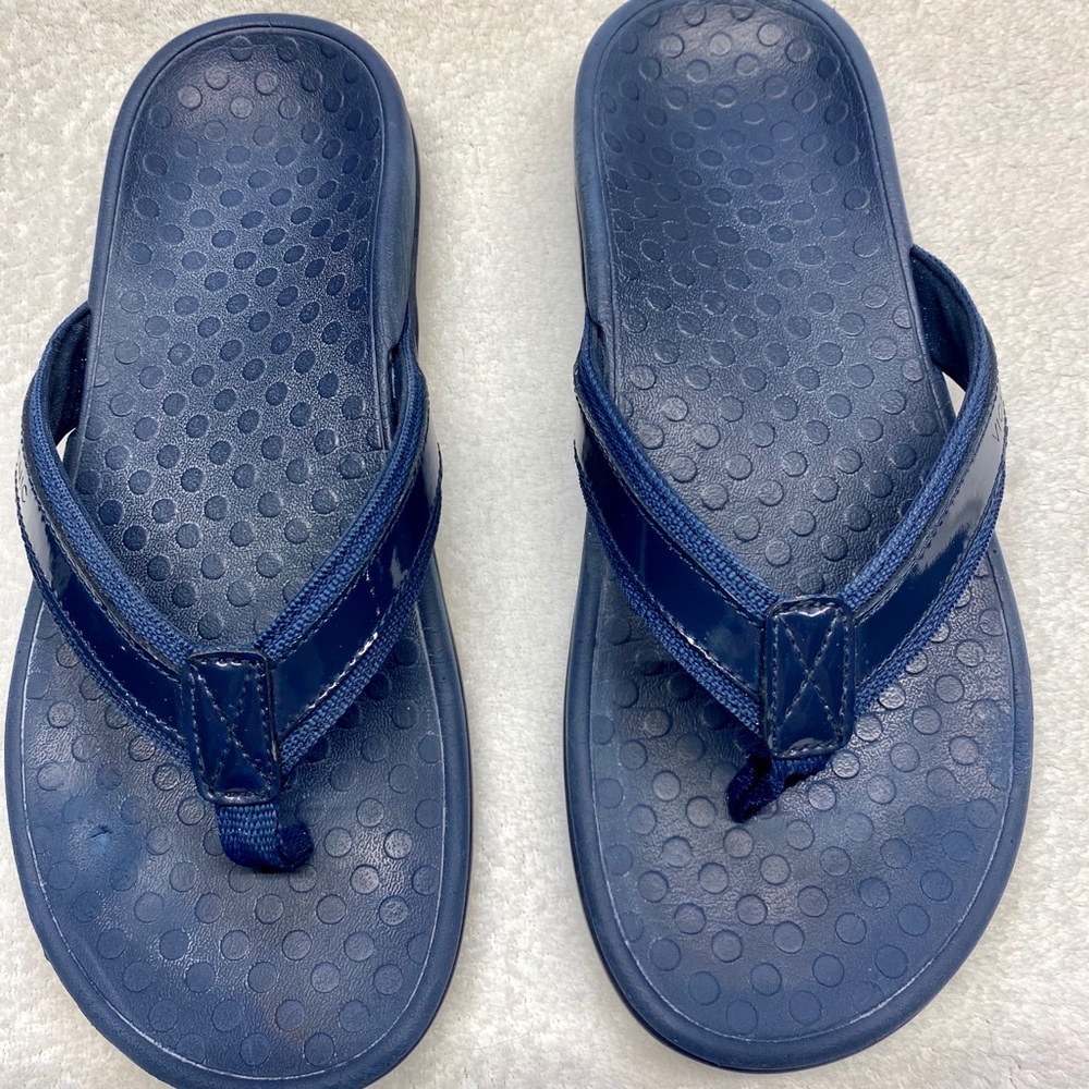 SOLD Vionic flip flops